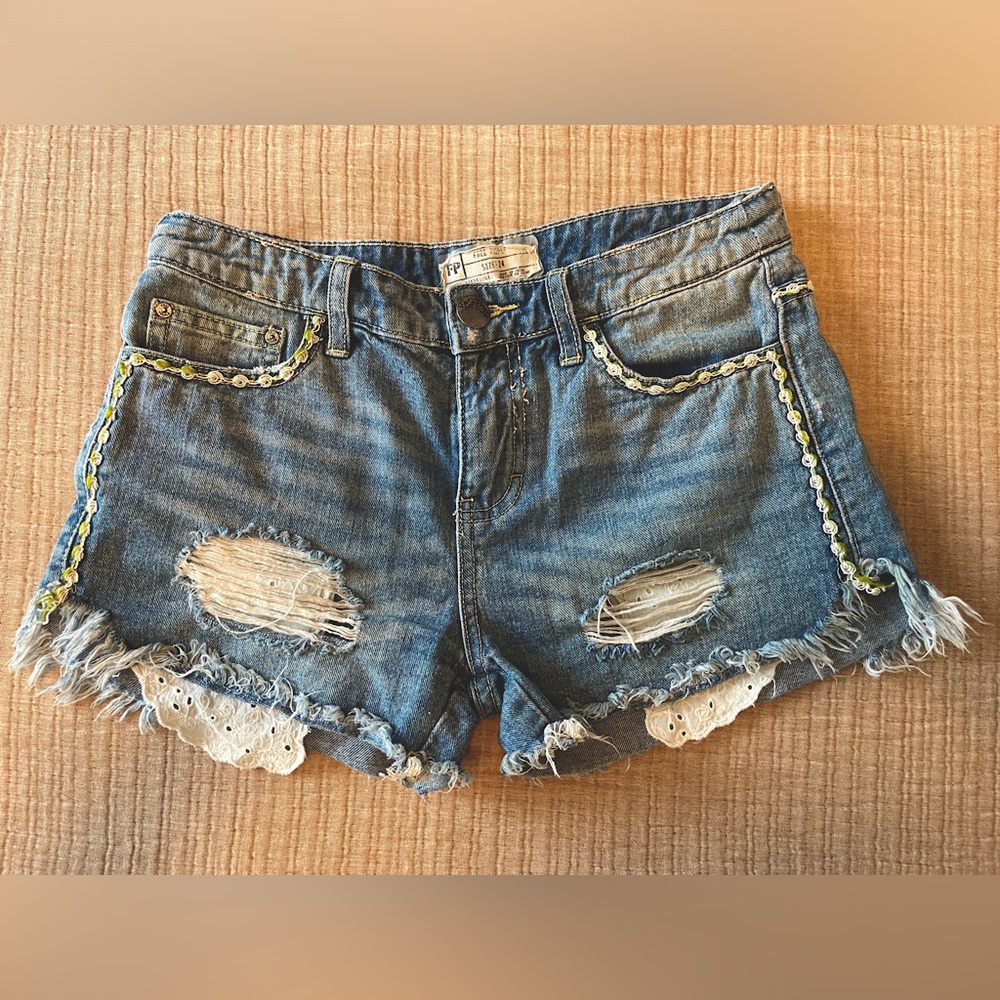 Free People Distressed short shorts - sz 24
